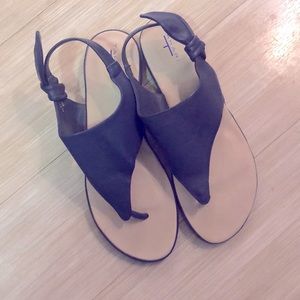 🔹Tahari Blue Sandals